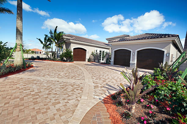 Best Decorative Driveway Pavers in Earlham, IA